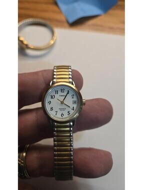 Timex Ladies Indiglo Date Watch (T2H381) Gold Tone. WR30 Meters/Mint Condition.